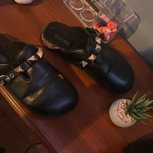 Only worn a few times women’s size 7 still in brand new condition